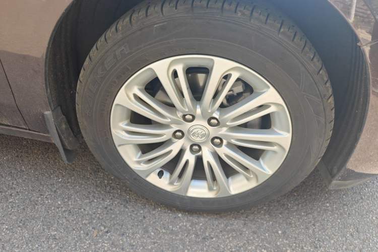 Used Buick LaCrosse 2018 20T Elite Edition Right Front Wheel Hub