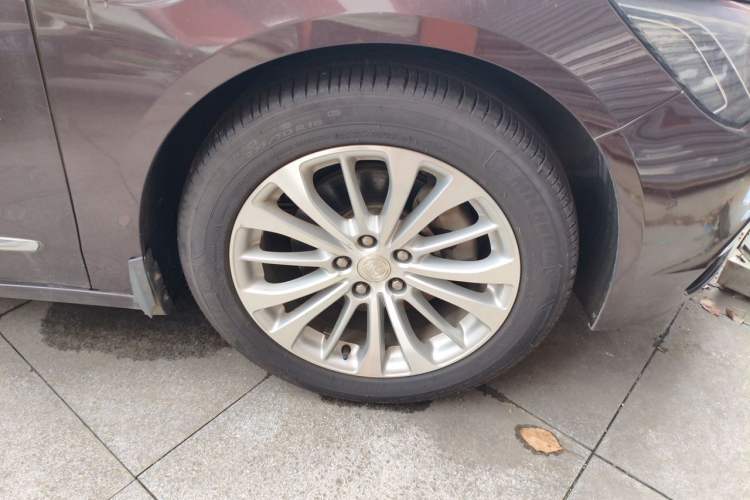 Used Buick LaCrosse 2018 28T Elite Edition Right Front Wheel Hub