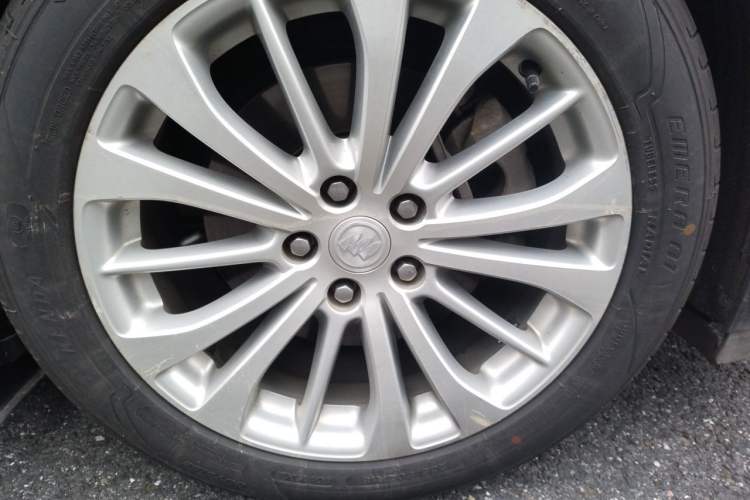 Used Buick LaCrosse 2018 28T Elite Edition Right Front Wheel Hub
