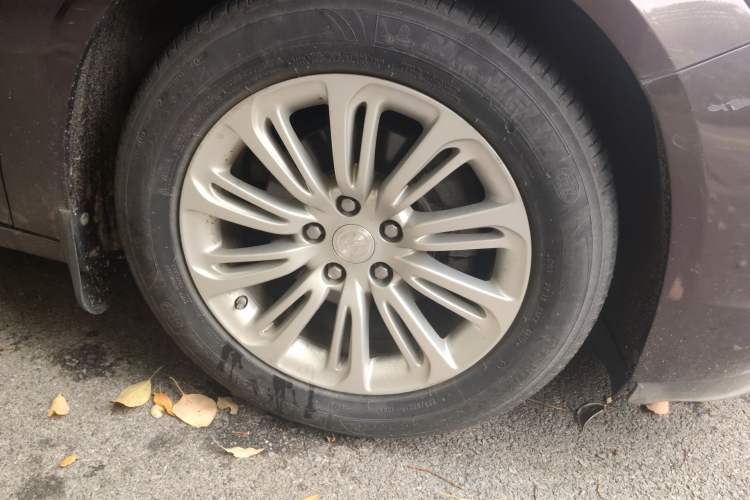 Used Buick LaCrosse 2018 20T Elite Edition Right Front Wheel Hub