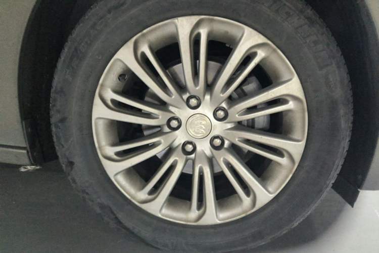 Used Buick LaCrosse 2018 20T Elite Edition Right Front Wheel Hub