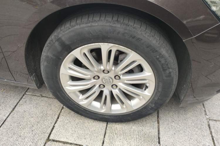 Used Buick LaCrosse 2018 20T Luxury Model Right Front Wheel Hub