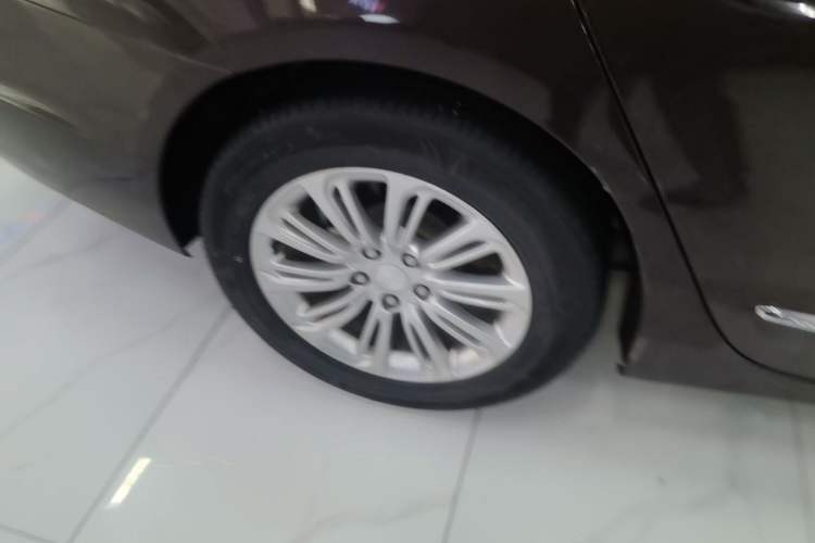 Used Buick LaCrosse 2018 20T Elite Edition Right Rear Wheel Hub