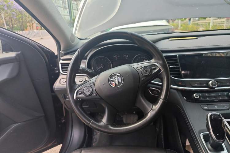 Used Buick LaCrosse 2018 20T Elite Edition Steering Wheel