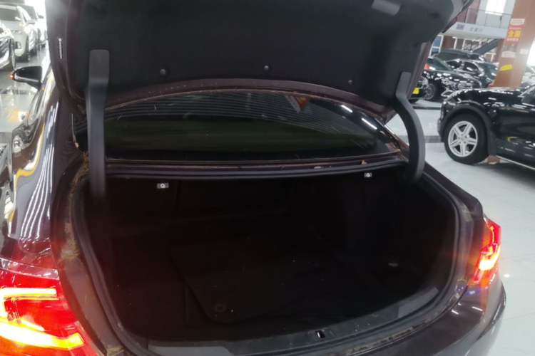 Used Buick LaCrosse 2018 20T Elite Edition Trunk