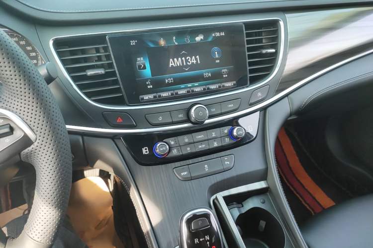 Used Buick LaCrosse 2018 20T Elite Edition Audio And AC Panel
