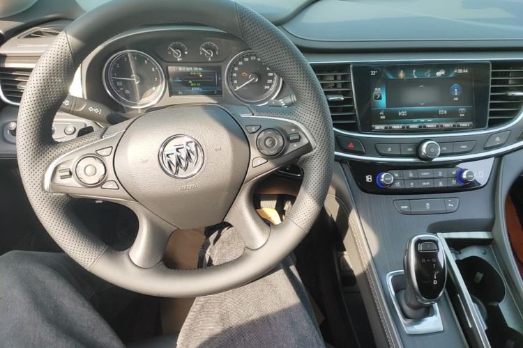 Used Buick LaCrosse 2018 20T Elite Edition Center Console