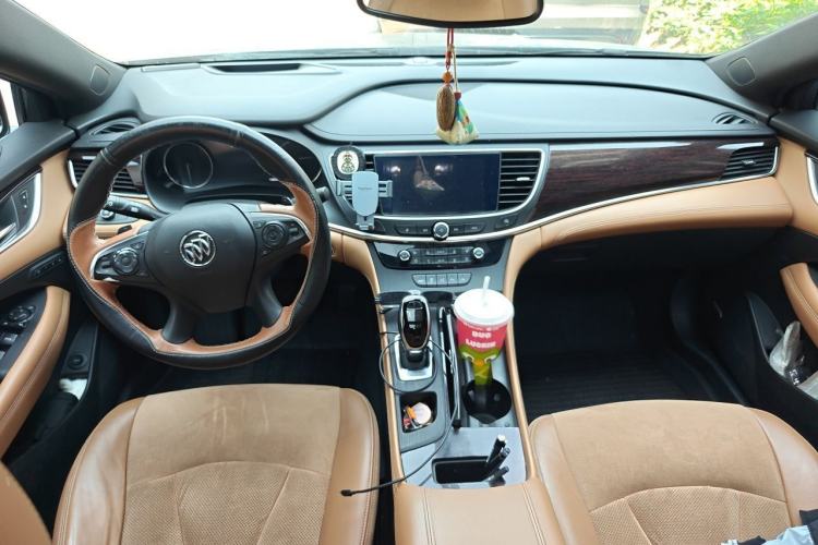 Used Buick LaCrosse 2018 28T Luxury Model Center Console
