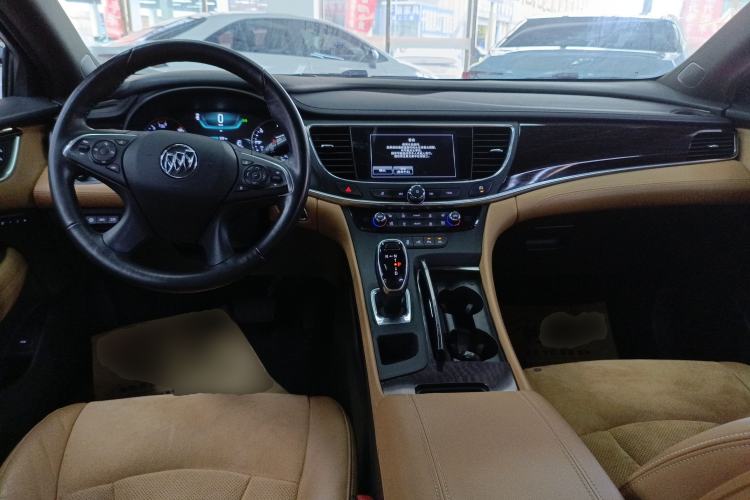 Used Buick LaCrosse 2018 20T Luxury Model Center Console