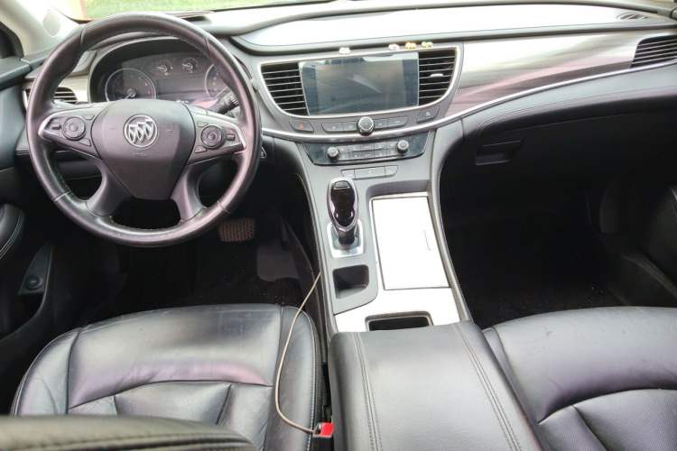 Used Buick LaCrosse 2018 20T Elite Edition Center Console