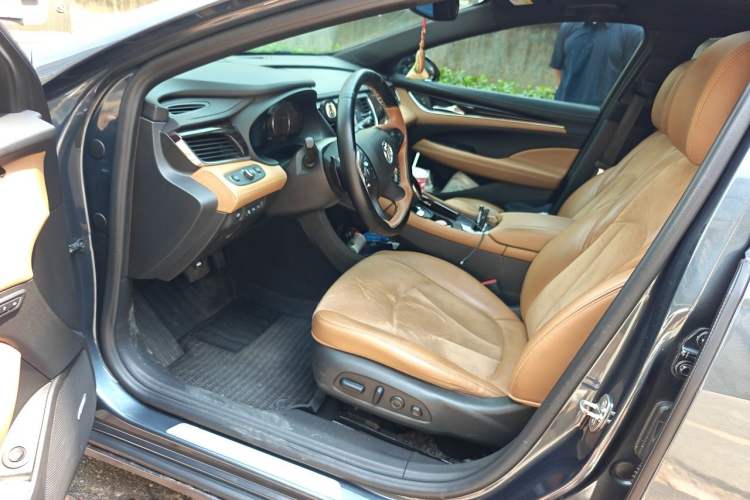 Used Buick LaCrosse 2018 28T Luxury Model Driver Seat
