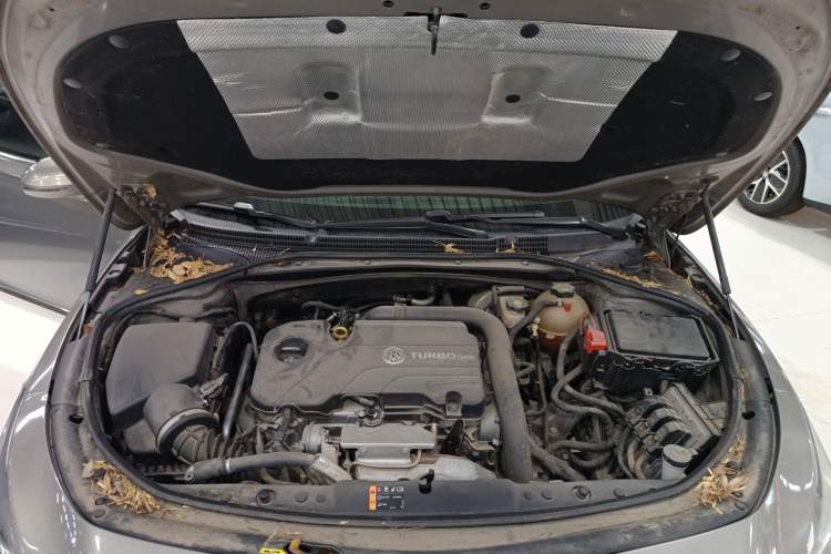 Used Buick LaCrosse 2018 20T Elite Edition Engine Bay