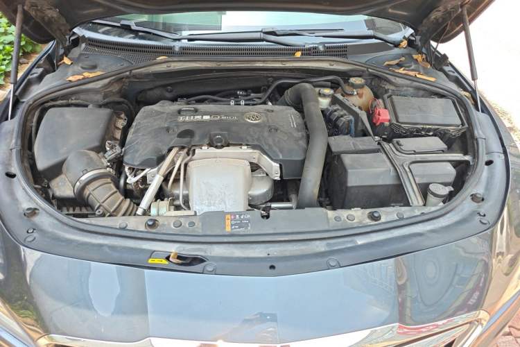 Used Buick LaCrosse 2018 28T Luxury Model Engine Bay