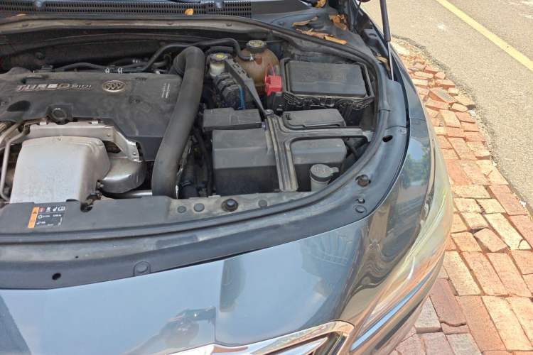 Used Buick LaCrosse 2018 28T Luxury Model Engine Bay Left