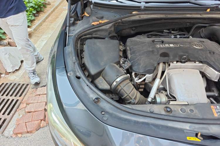 Used Buick LaCrosse 2018 28T Luxury Model Engine Bay Right