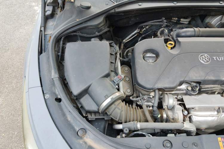 Used Buick LaCrosse 2018 20T Elite Edition Engine Bay Right