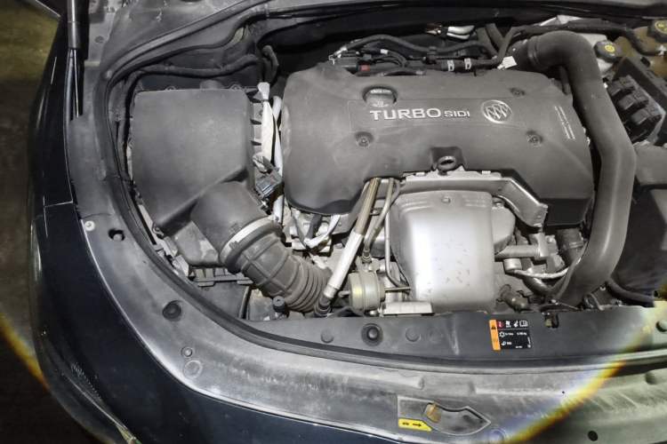 Used Buick LaCrosse 2018 28T Luxury Model Engine Bay Right