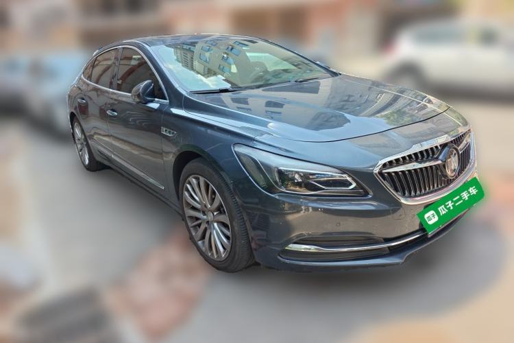 Used Buick LaCrosse 2018 28T Luxury Model Front Right 45 Deg