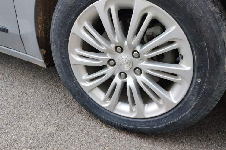 Used Buick LaCrosse 2018 20T Elite Edition Right Front Wheel Hub