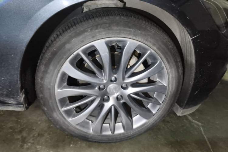 Used Buick LaCrosse 2018 28T Luxury Model Right Front Wheel Hub