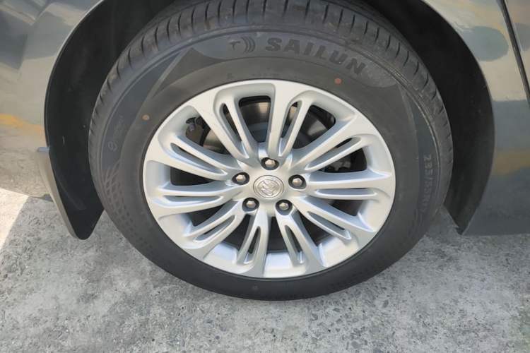 Used Buick LaCrosse 2018 20T Elite Edition Right Rear Wheel Hub