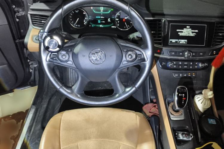 Used Buick LaCrosse 2018 28T Luxury Model Steering Wheel