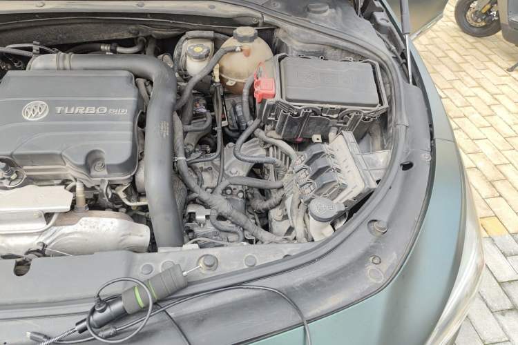 Used Buick LaCrosse 2018 20T Luxury Model Engine Bay Left