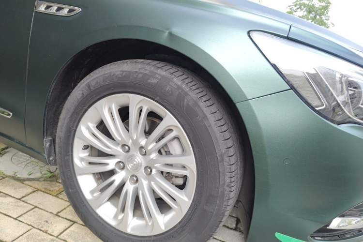 Used Buick LaCrosse 2018 20T Luxury Model Right Front Wheel Hub