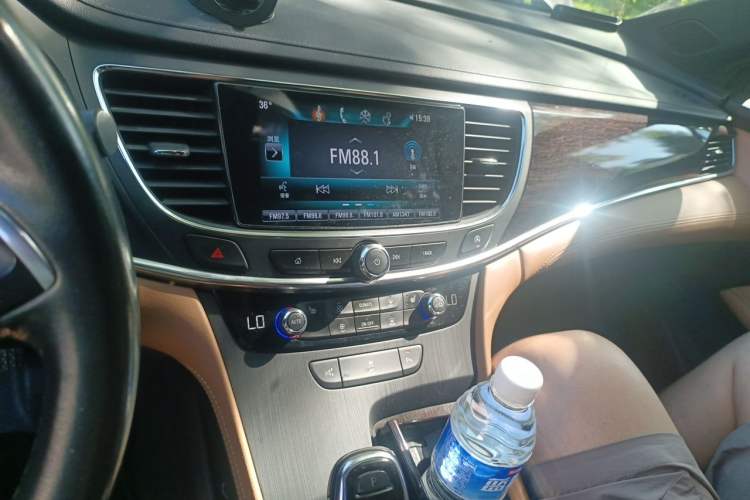 Used Buick LaCrosse 2018 28T Elite Edition Audio And AC Panel