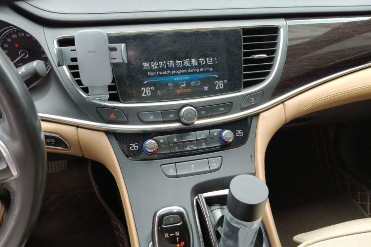 Used Buick LaCrosse 2018 28T Elite Edition Audio And AC Panel