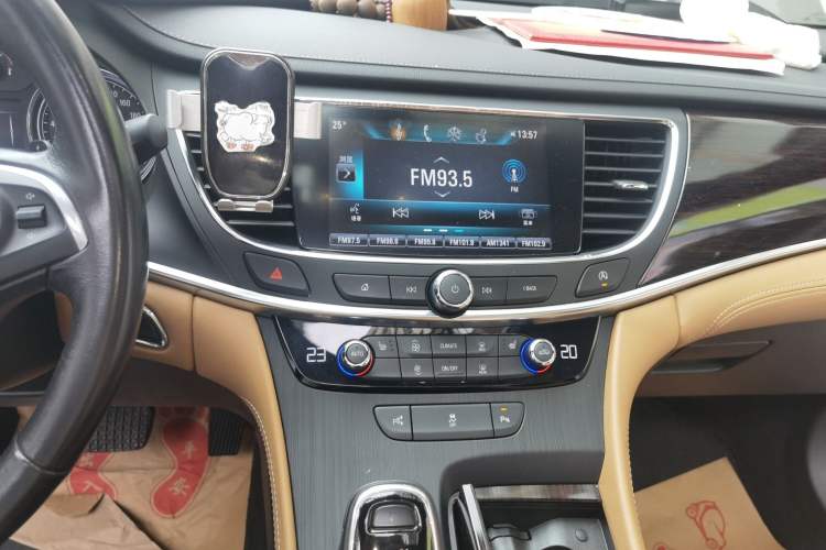 Used Buick LaCrosse 2018 28T Elite Edition Audio And AC Panel