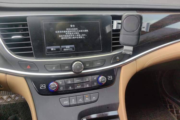 Used Buick LaCrosse 2018 28T Luxury Model Audio And AC Panel