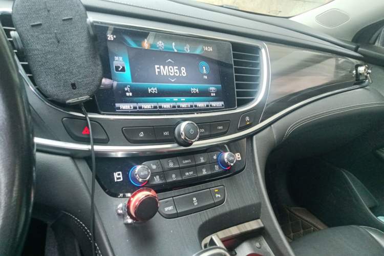 Used Buick LaCrosse 2018 20T Elite Edition Audio And AC Panel