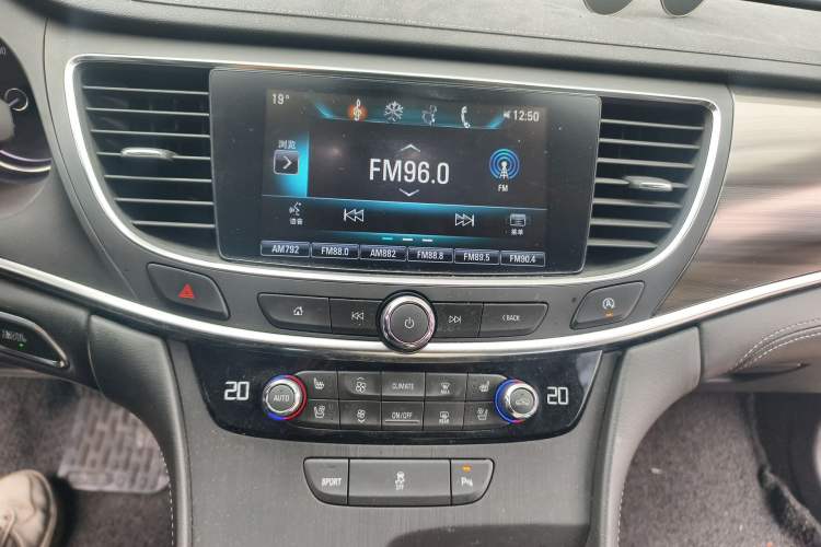 Used Buick LaCrosse 2018 20T Elite Edition Audio And AC Panel