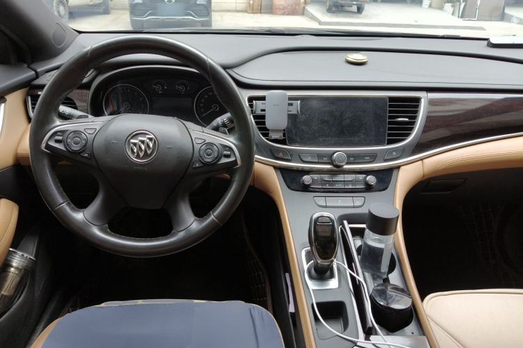 Used Buick LaCrosse 2018 28T Elite Edition Center Console