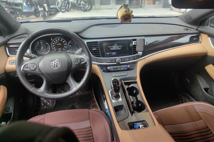 Used Buick LaCrosse 2018 28T Luxury Model Center Console