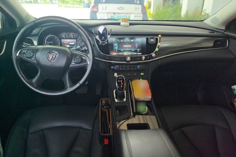 Used Buick LaCrosse 2018 20T Elite Edition Center Console