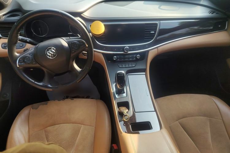 Used Buick LaCrosse 2018 28T Luxury Model Center Console