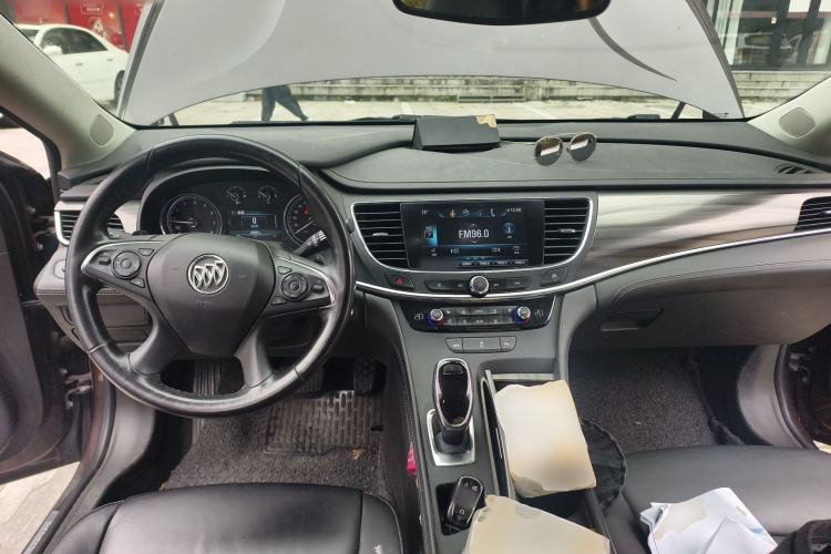 Used Buick LaCrosse 2018 20T Elite Edition Center Console