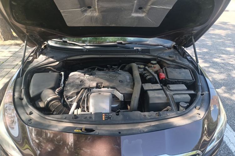 Used Buick LaCrosse 2018 28T Elite Edition Engine Bay