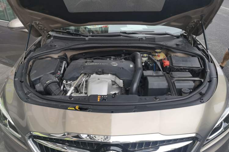 Used Buick LaCrosse 2018 28T Elite Edition Engine Bay
