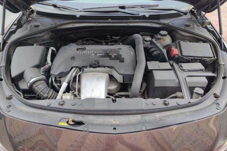 Used Buick LaCrosse 2018 28T Luxury Model Engine Bay