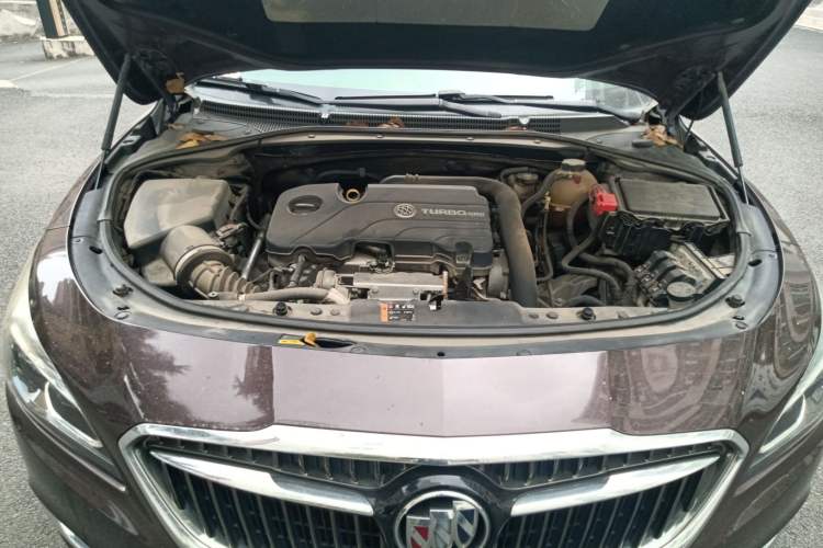 Used Buick LaCrosse 2018 20T Elite Edition Engine Bay