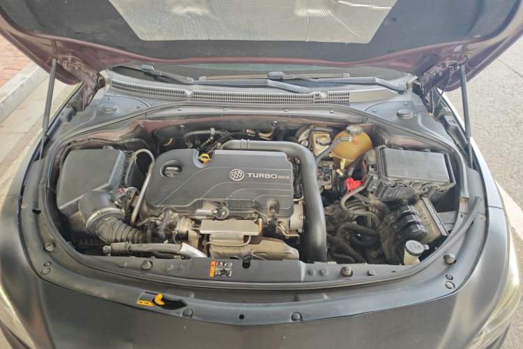 Used Buick LaCrosse 2018 20T Elite Edition Engine Bay