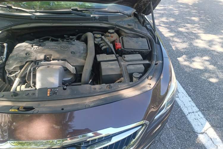 Used Buick LaCrosse 2018 28T Elite Edition Engine Bay Left