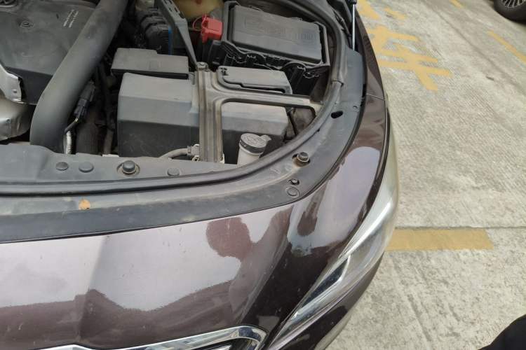 Used Buick LaCrosse 2018 28T Elite Edition Engine Bay Left