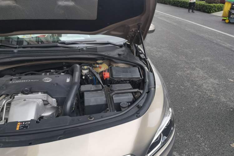 Used Buick LaCrosse 2018 28T Elite Edition Engine Bay Left