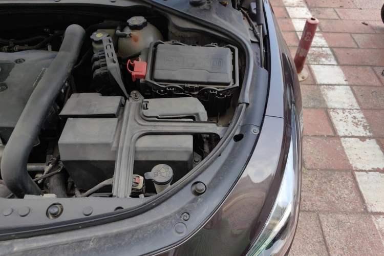 Used Buick LaCrosse 2018 28T Luxury Model Engine Bay Left