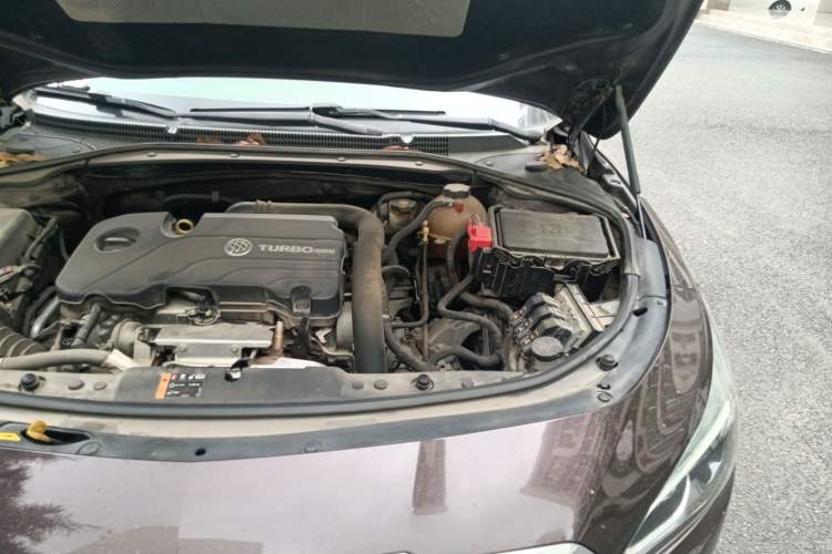 Used Buick LaCrosse 2018 20T Elite Edition Engine Bay Left