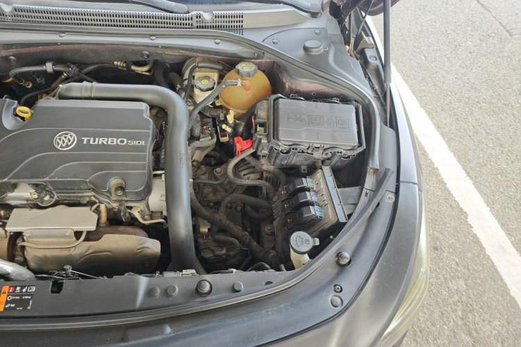 Used Buick LaCrosse 2018 20T Elite Edition Engine Bay Left